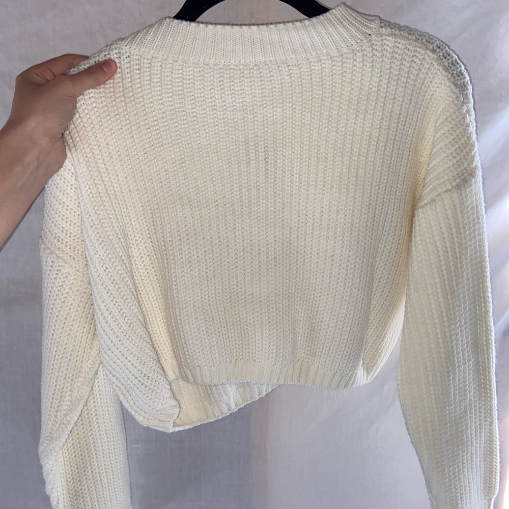 Worn once cropped sweater 🌸 too short on me.